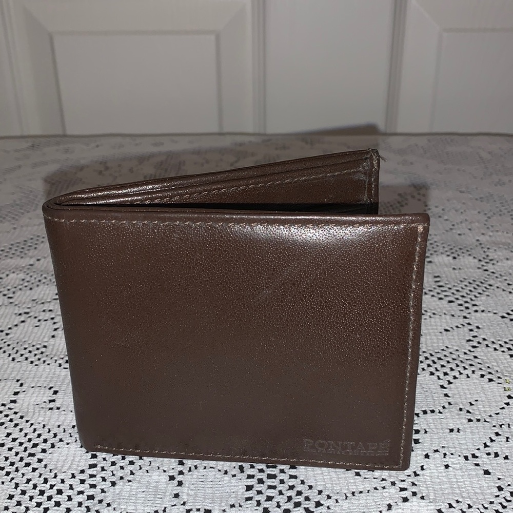 Men’s brown wallet